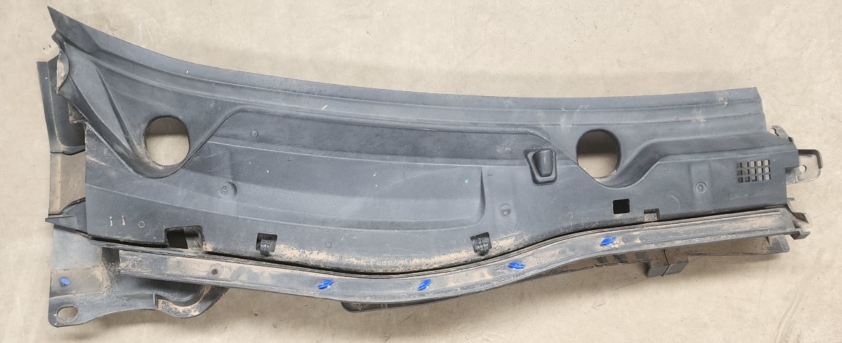 3 RIGHT WINDSCREEN COULING