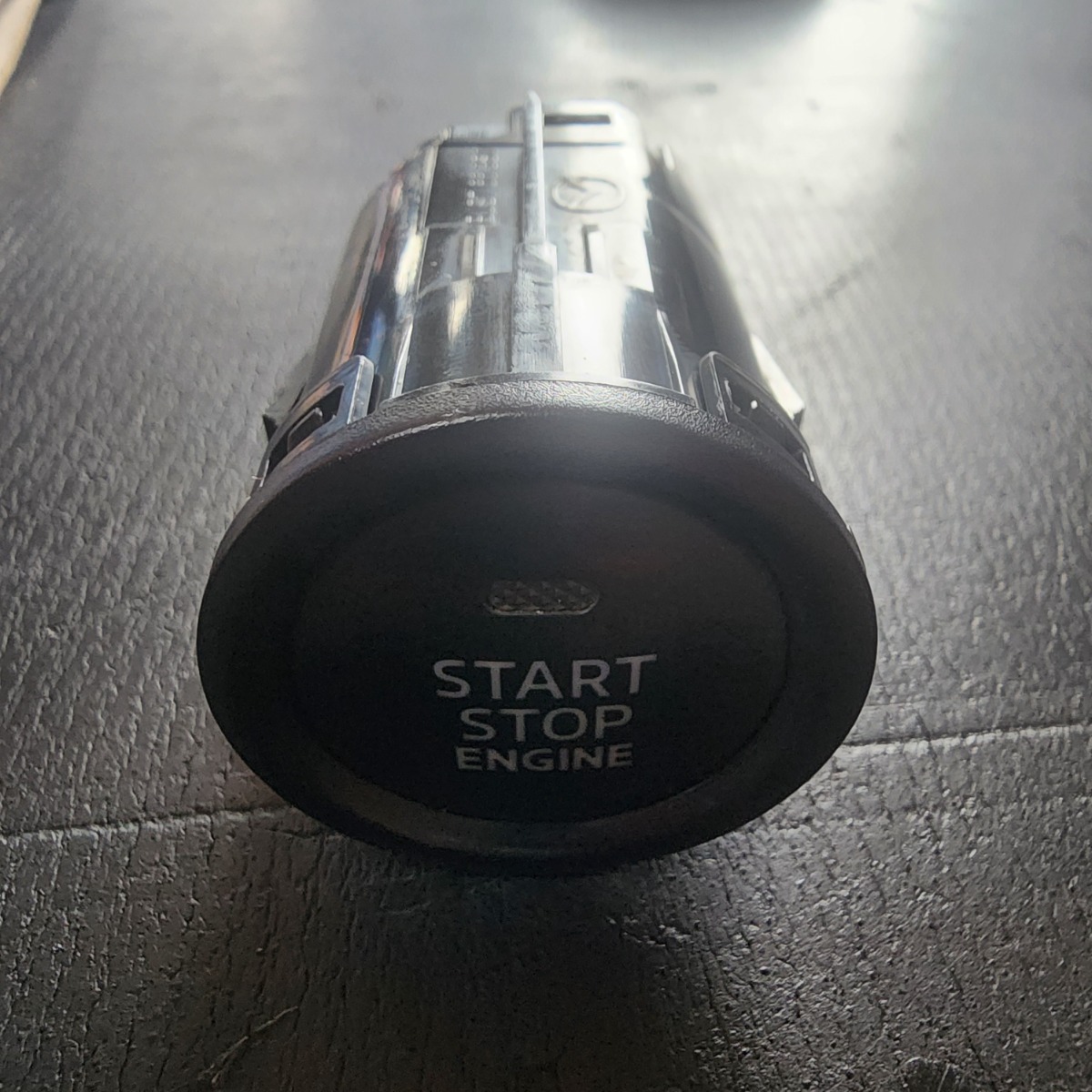 3 START/STOP SWITCH