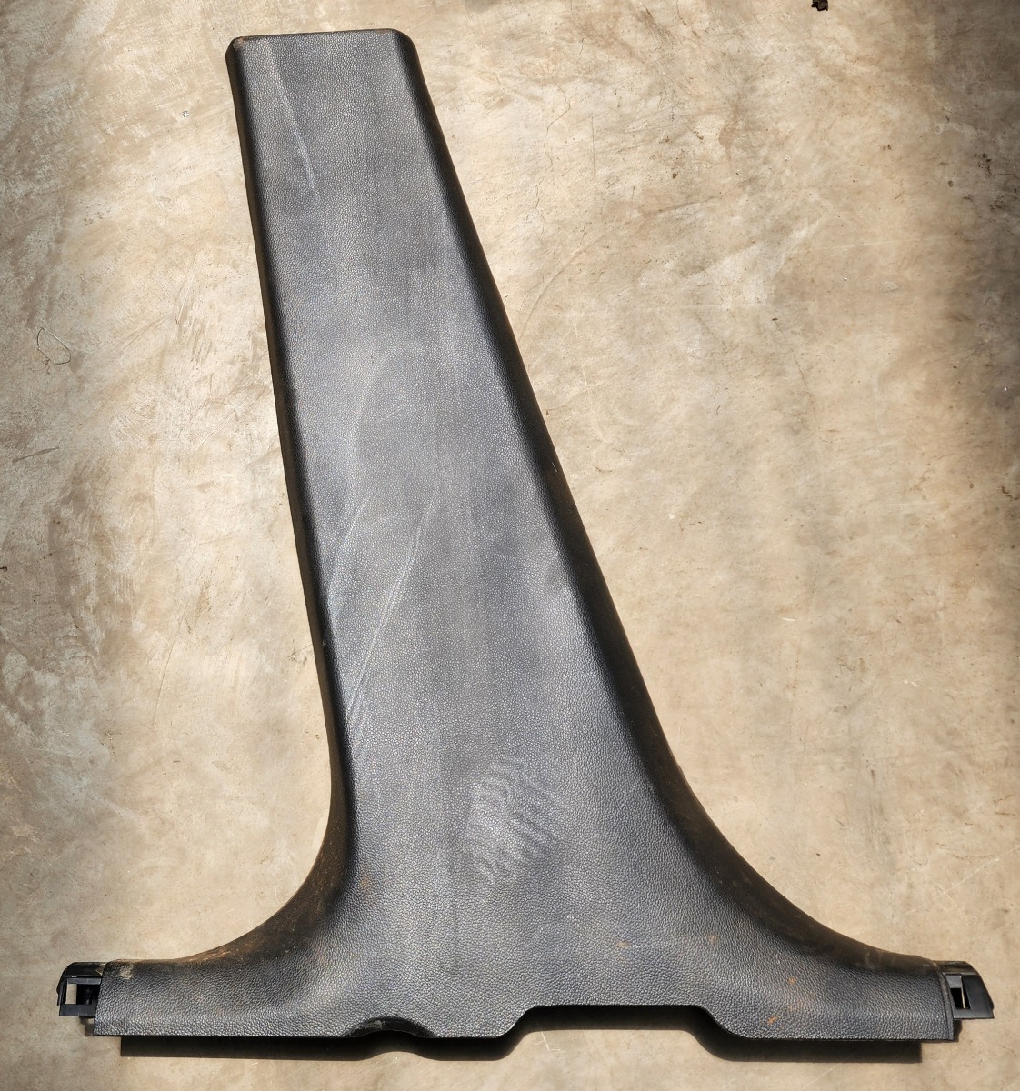 SWIFT LEFT LOWER B-PILLAR TRIM