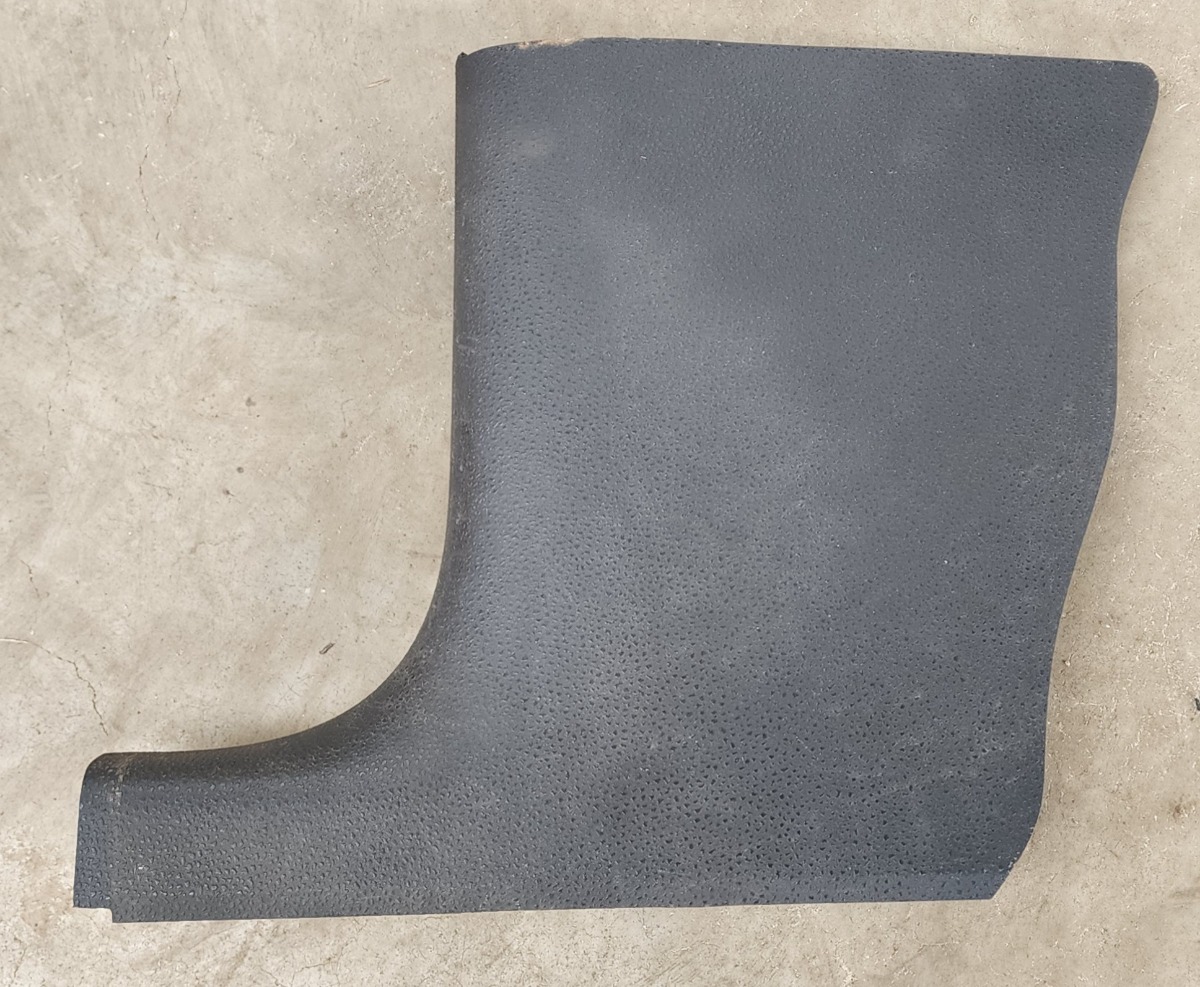 POLO 3/VIVO LEFT LOWER A-PILLAR TRIM
