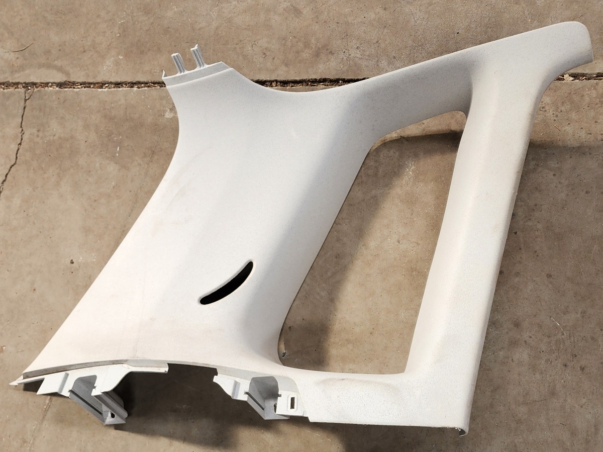 POLO 3/VIVO LEFT C/D-PILLAR TRIM