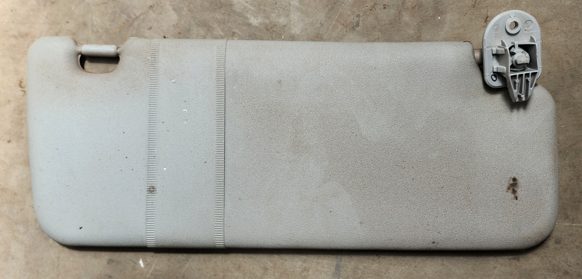 SWIFT RIGHT SUNVISOR