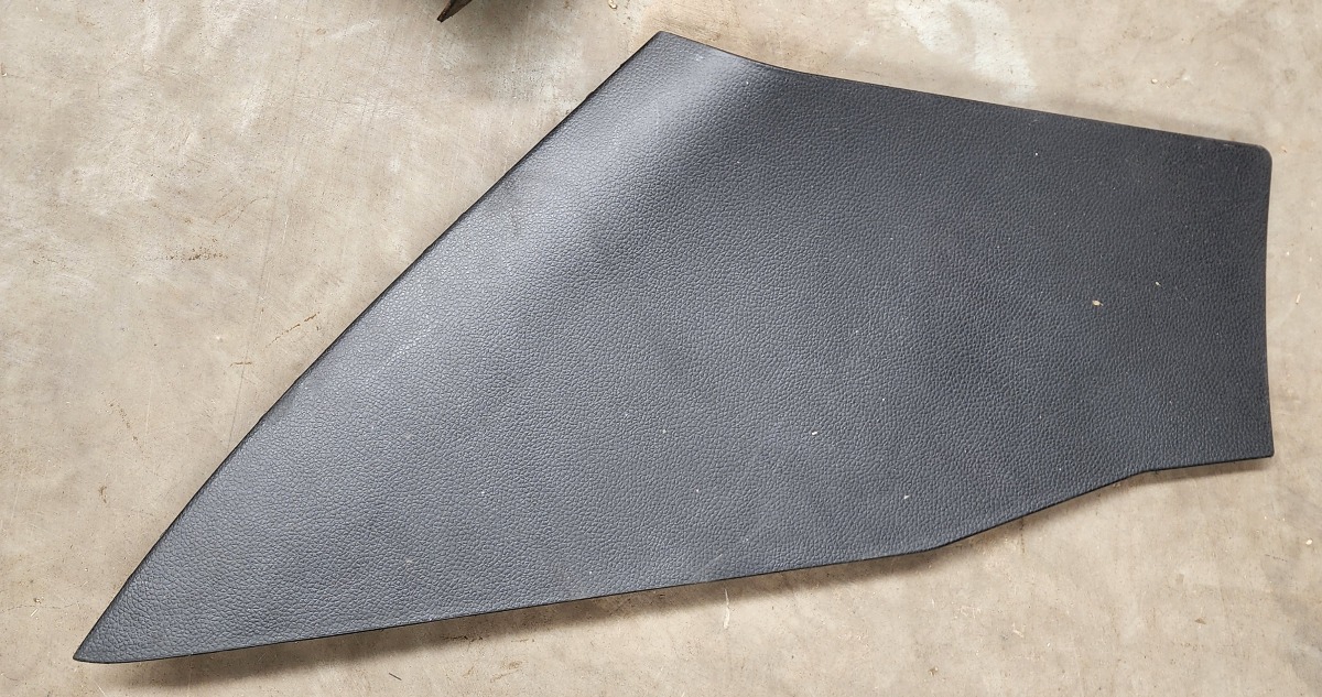 SWIFT RIGHT LOWER DASH TRIM