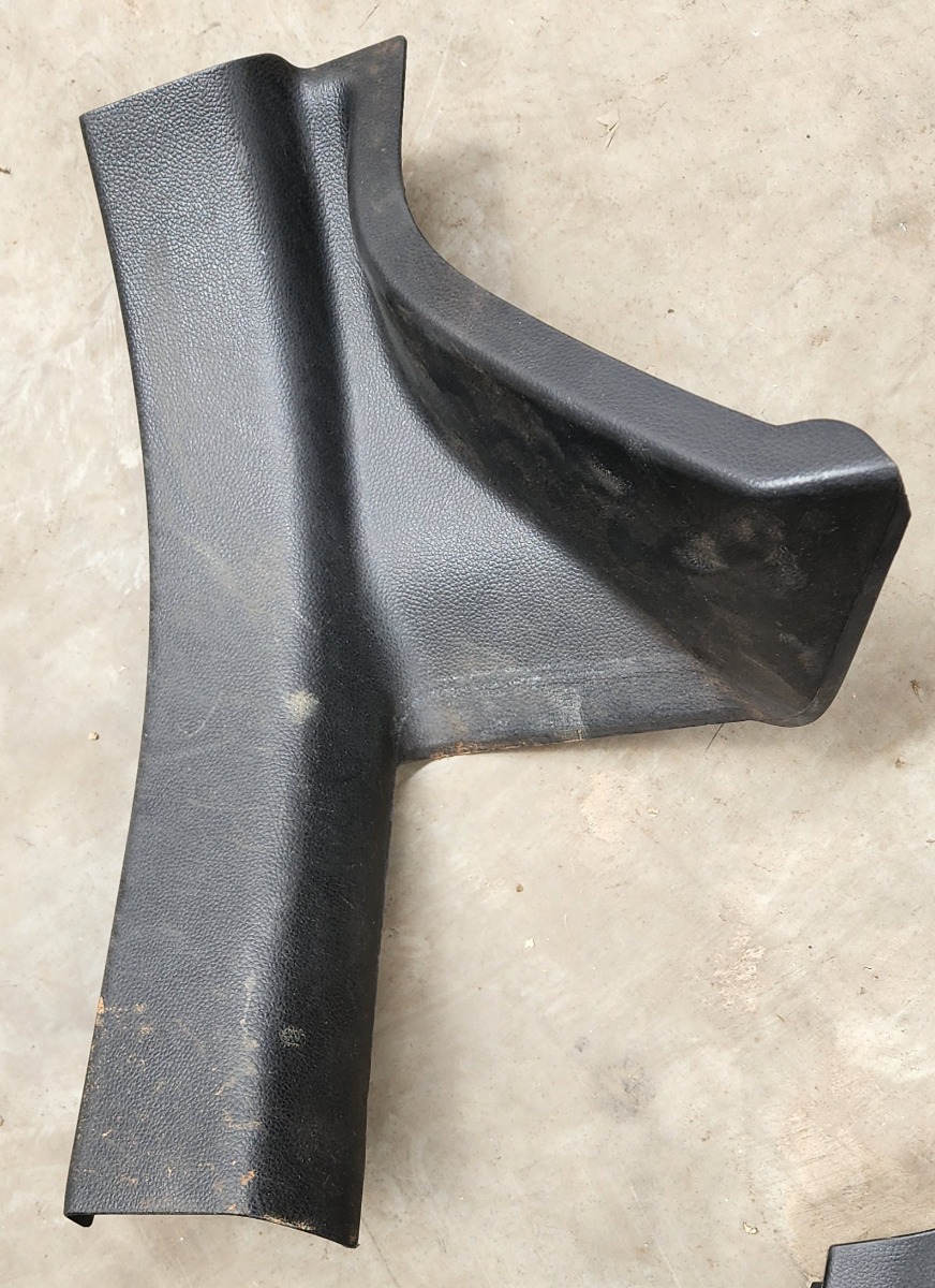 SWIFT RIGHT REAR DOOR SCUFF