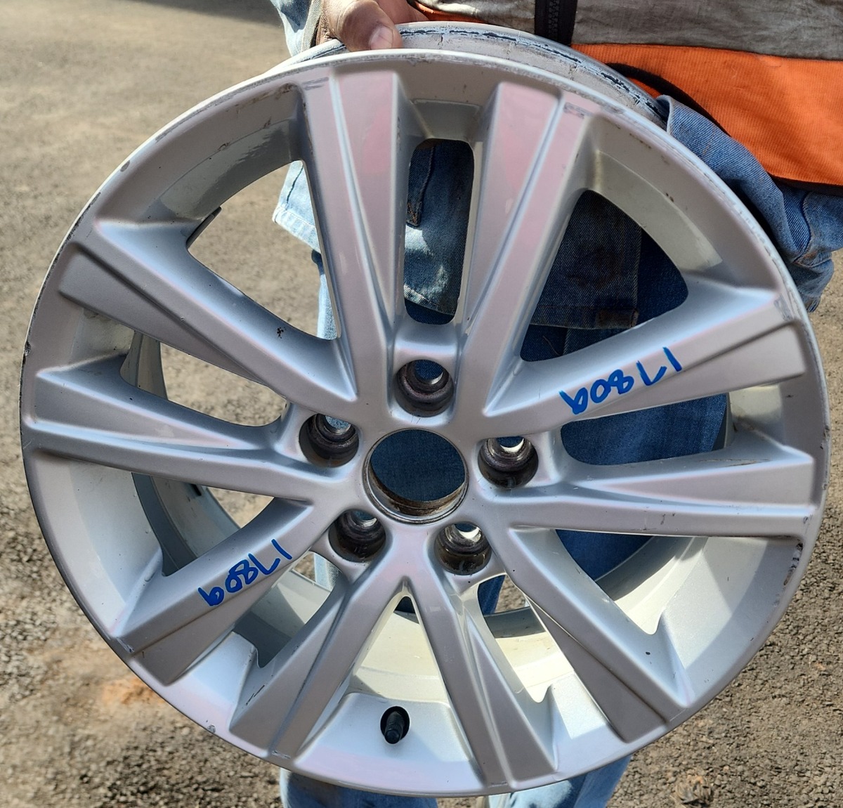 POLO VIVO MK2 6JX15" MAG RIM