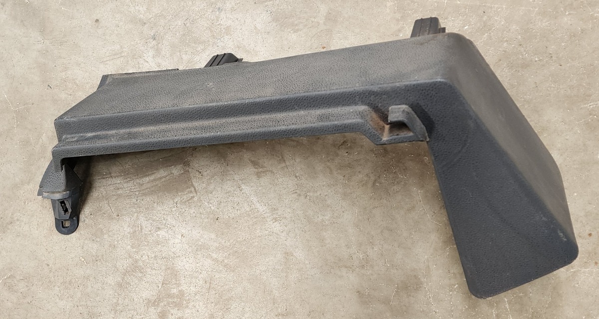 POLO 3/VIVO LEFT PARCEL SHELF HOLDER