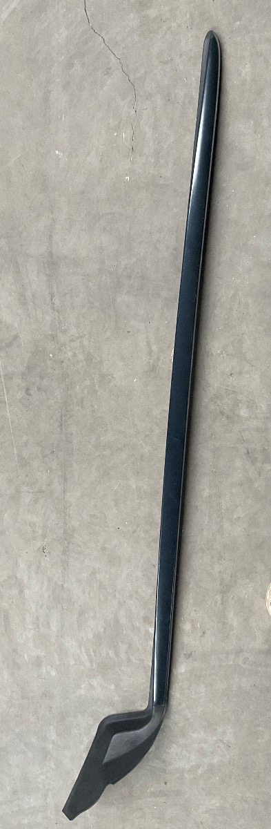 CH-R LEFT LOWER WINDSCREEN MOULDING