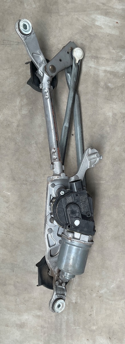 CH-R FRONT WIPER MOTOR WITH LINKS