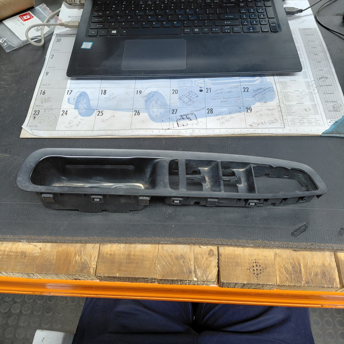 TERRITORY DRIVER DOOR SWITCH BRACKET