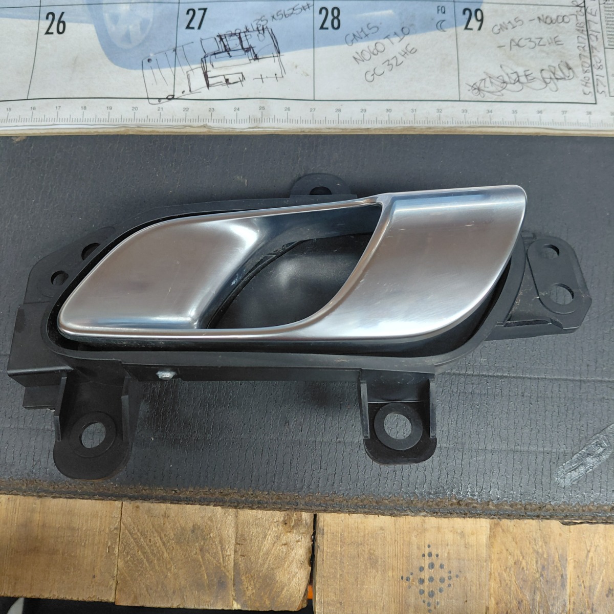 TERRITORY LEFT FRONT DOOR HANDLE