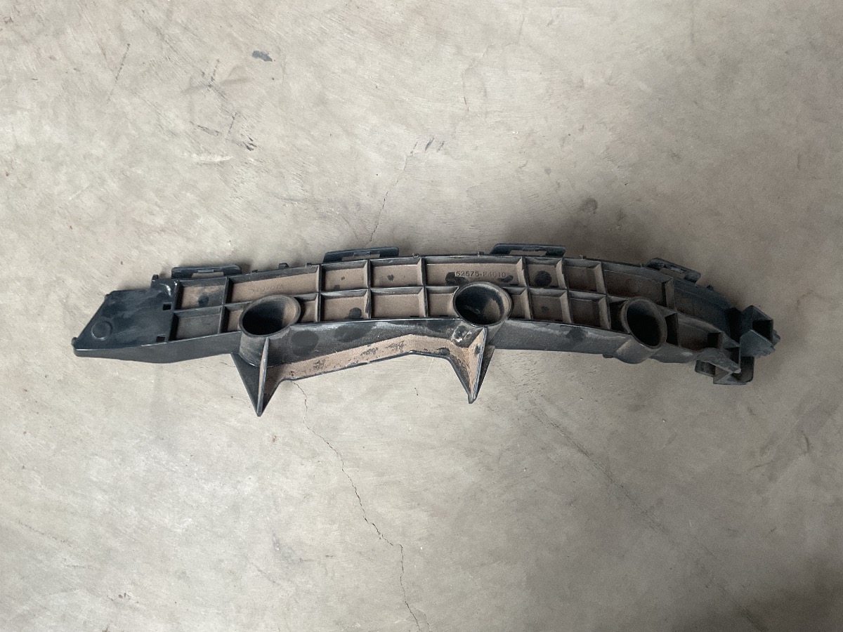 CH-R RIGHT REAR BUMPER BRACKET