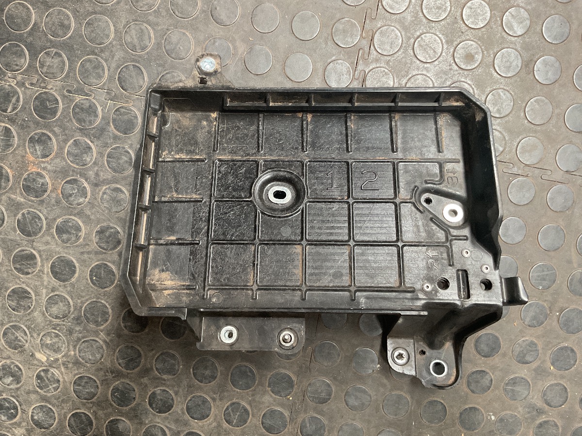 CH-R BATTERY TRAY