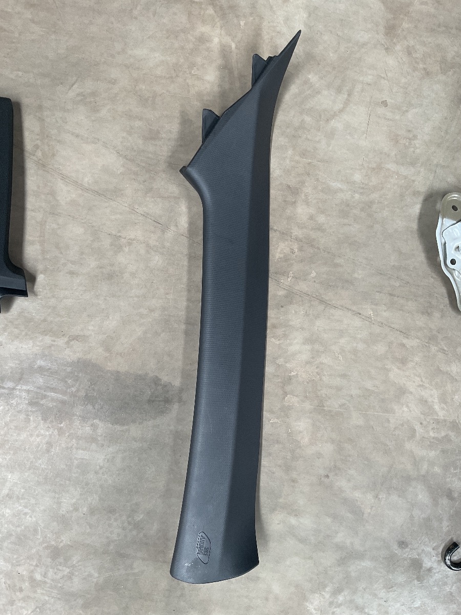 CH-R RIGHT A PILLAR TRIM
