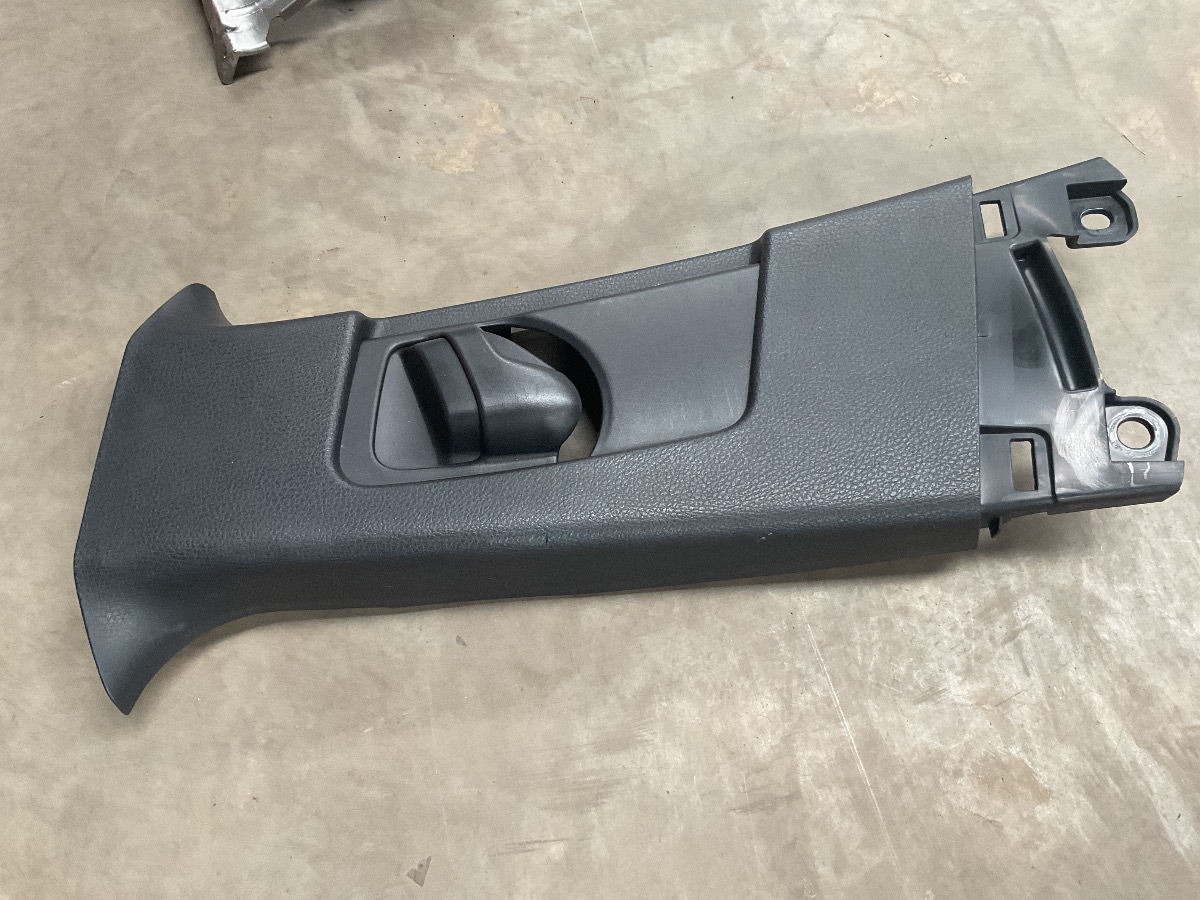 CH-R LEFT B PILLAR TRIM