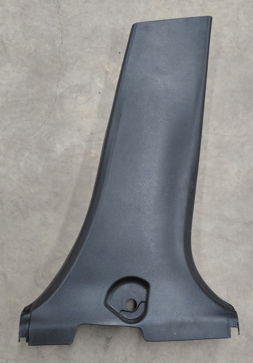 C-HR RIGHT B-PILLAR TRIM LOWER