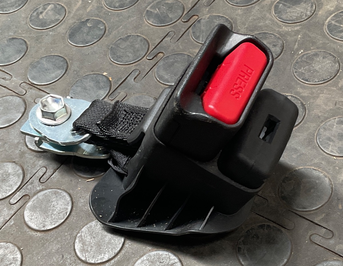CH-R MIDDLE SEATBELT STALK
