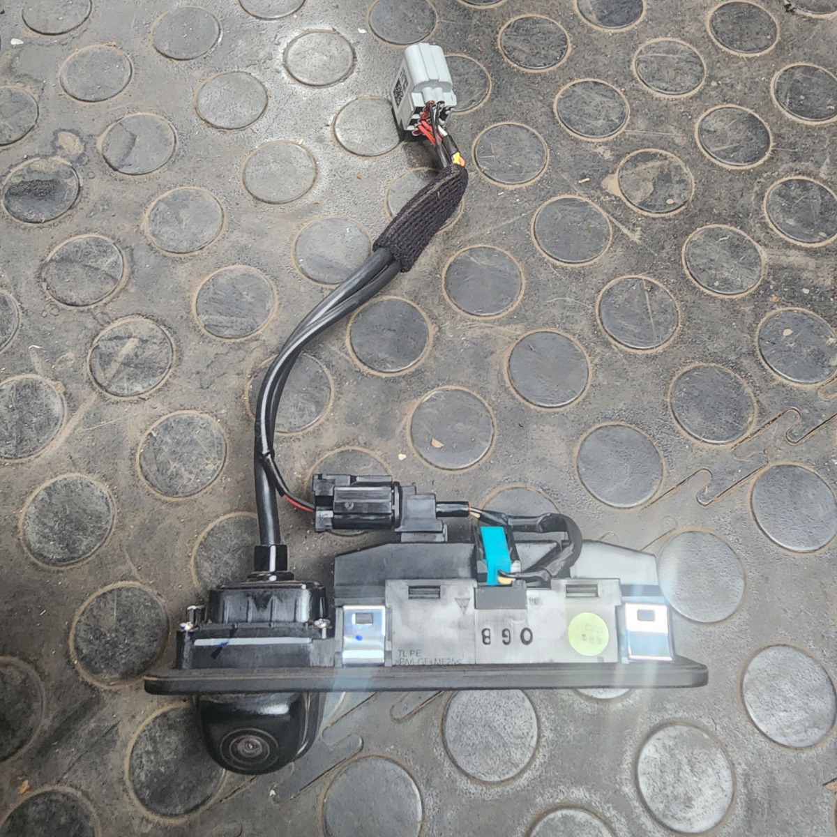 SPORTAGE REVERSE CAMERA AND BOOT BUTTON