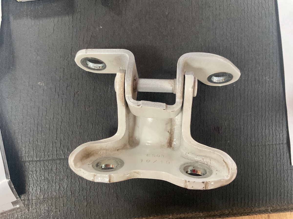C-HR RIGHT FRONT LOWER DOOR HINGE