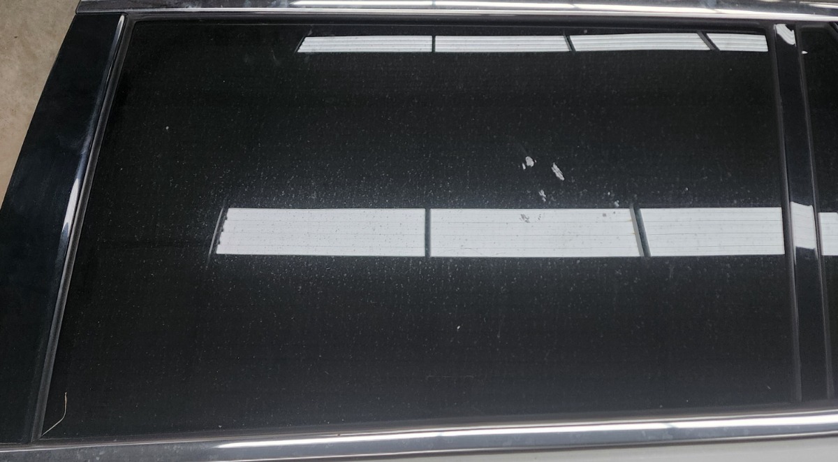 TERRITORY LEFT REAR DOOR GLASS