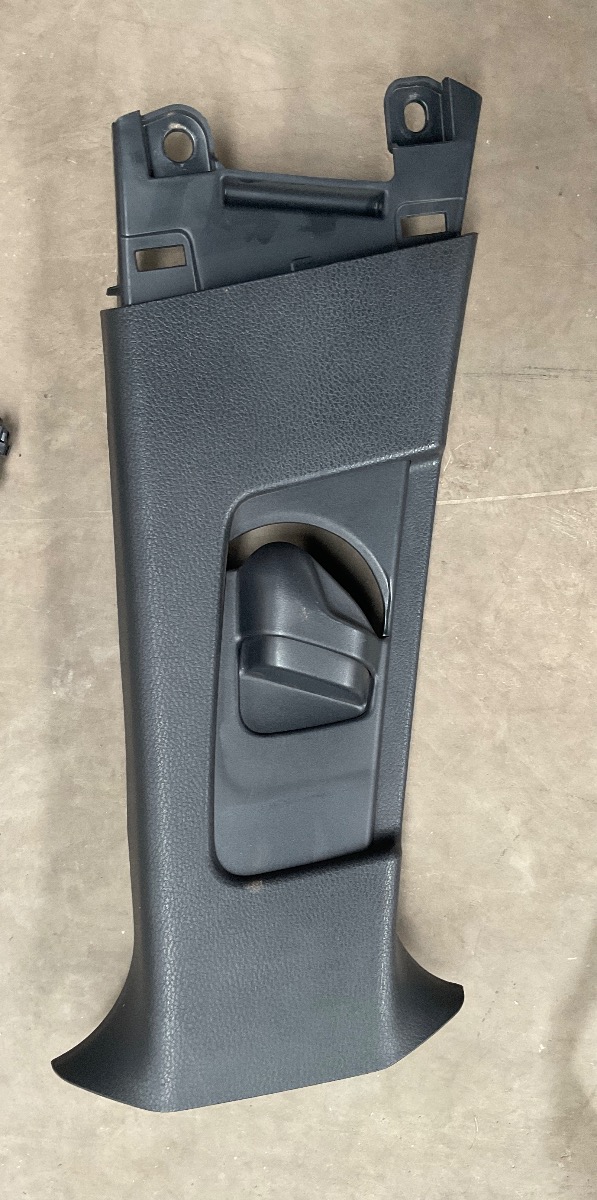 C-HR RIGHT B-PILLAR TRIM