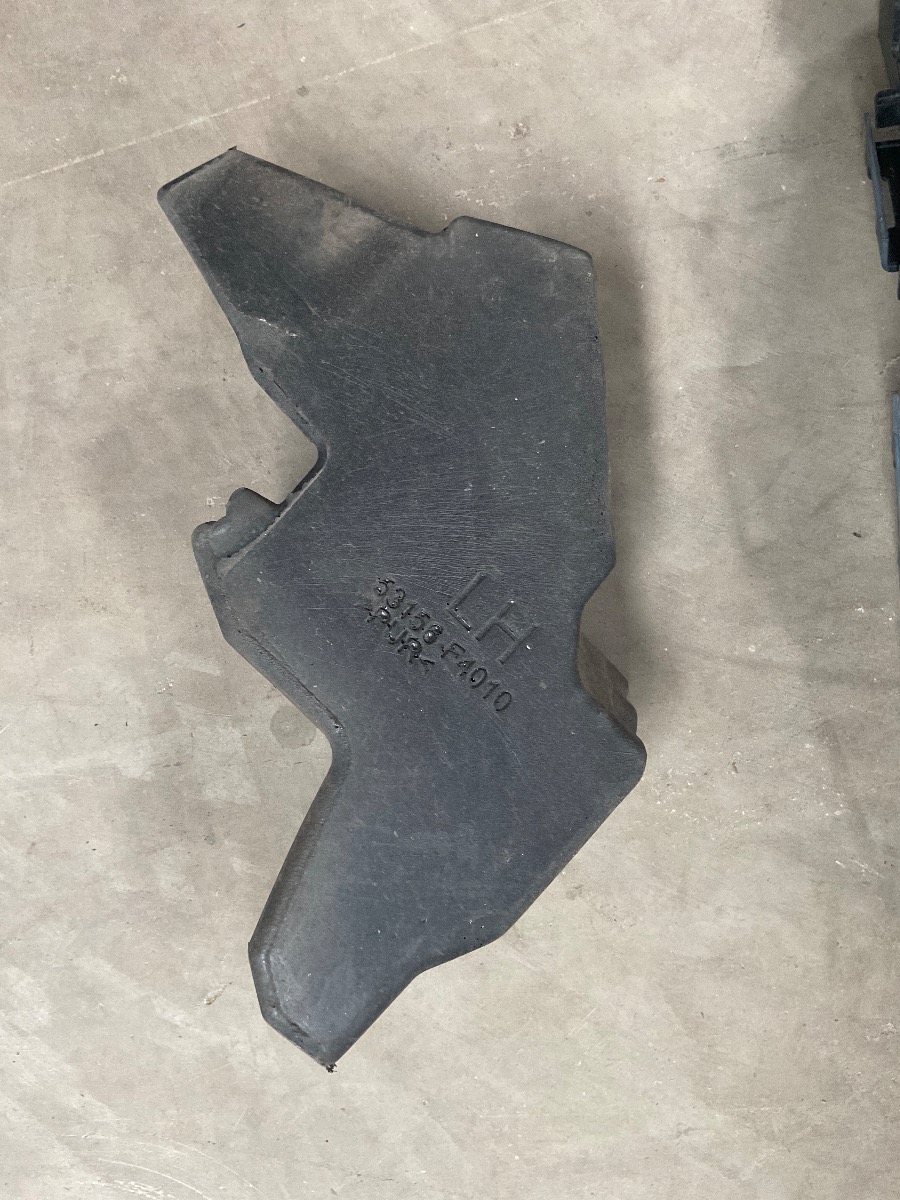 C-HR UPPER FENDER SEAL LEFT
