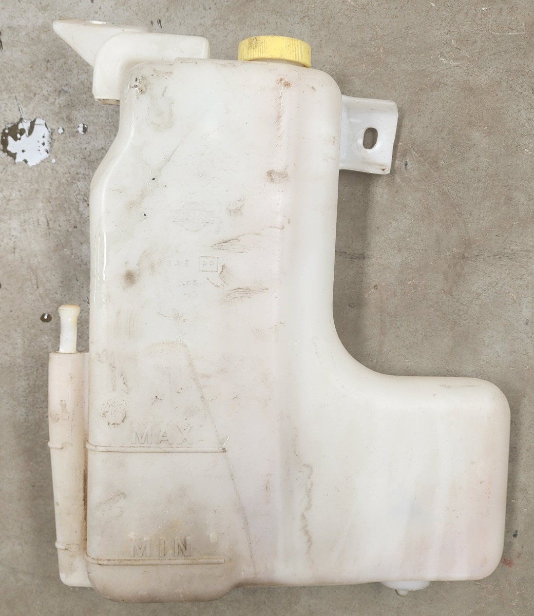 NP300 RADIATOR BOTTLE
