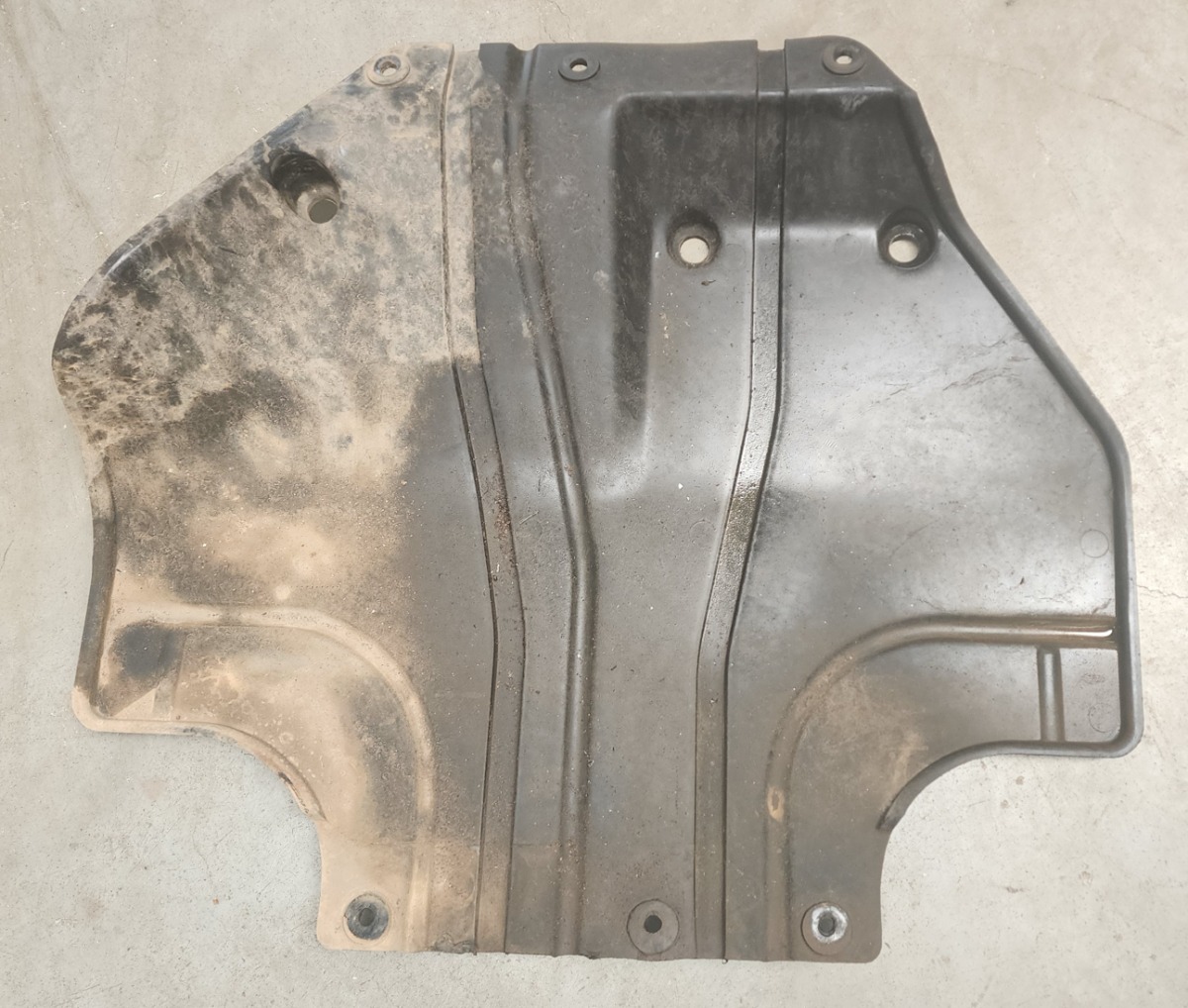 NP300 ENGINE COVER LOWER