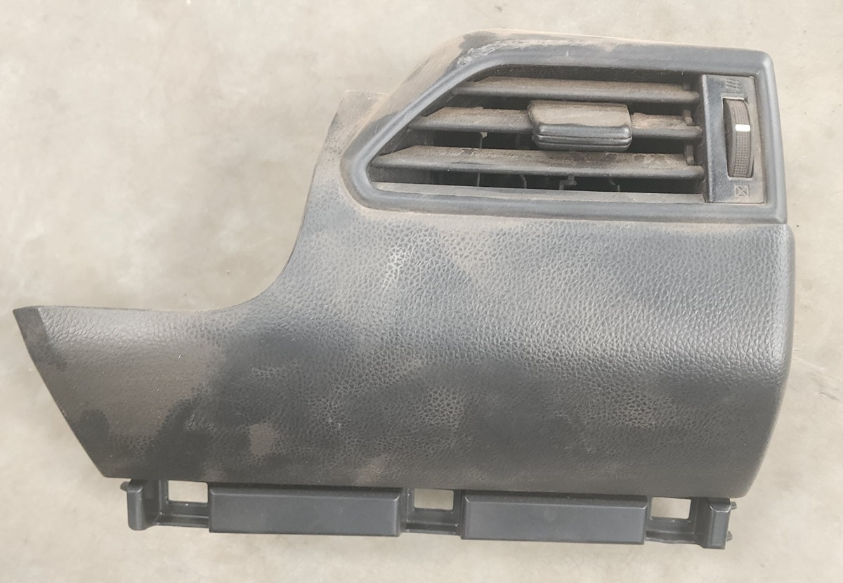 SWIFT RIGHT DASH VENT TRIM