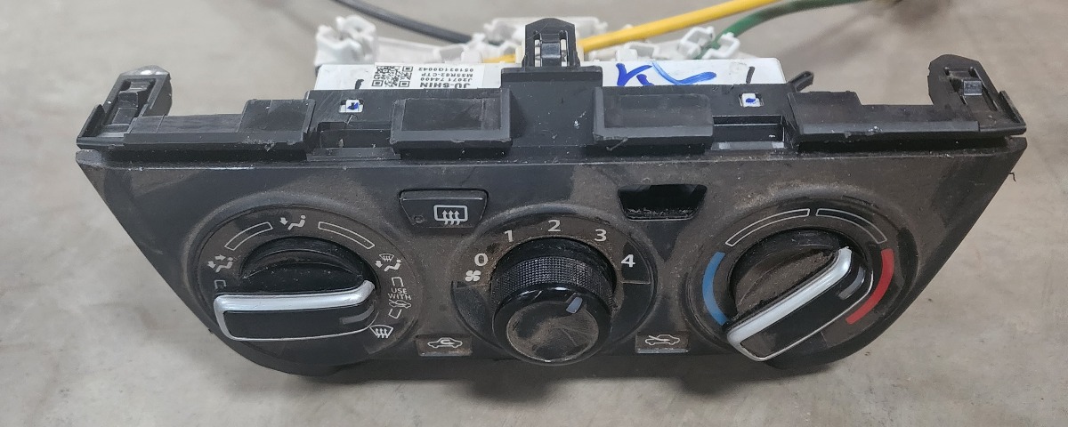 SWIFT HEATER CONTROL (NEEDS 1 BUTTON) 74400M55R62CTP