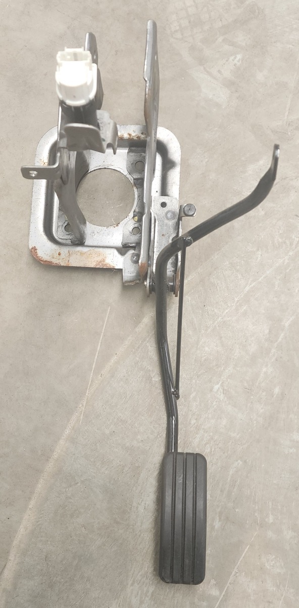 NP200 BRAKE PEDAL WITH BRACKET