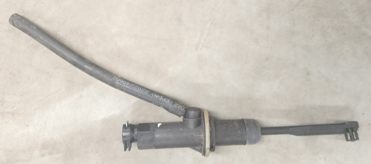 NP200 CLUTCH MASTER CYLINDER