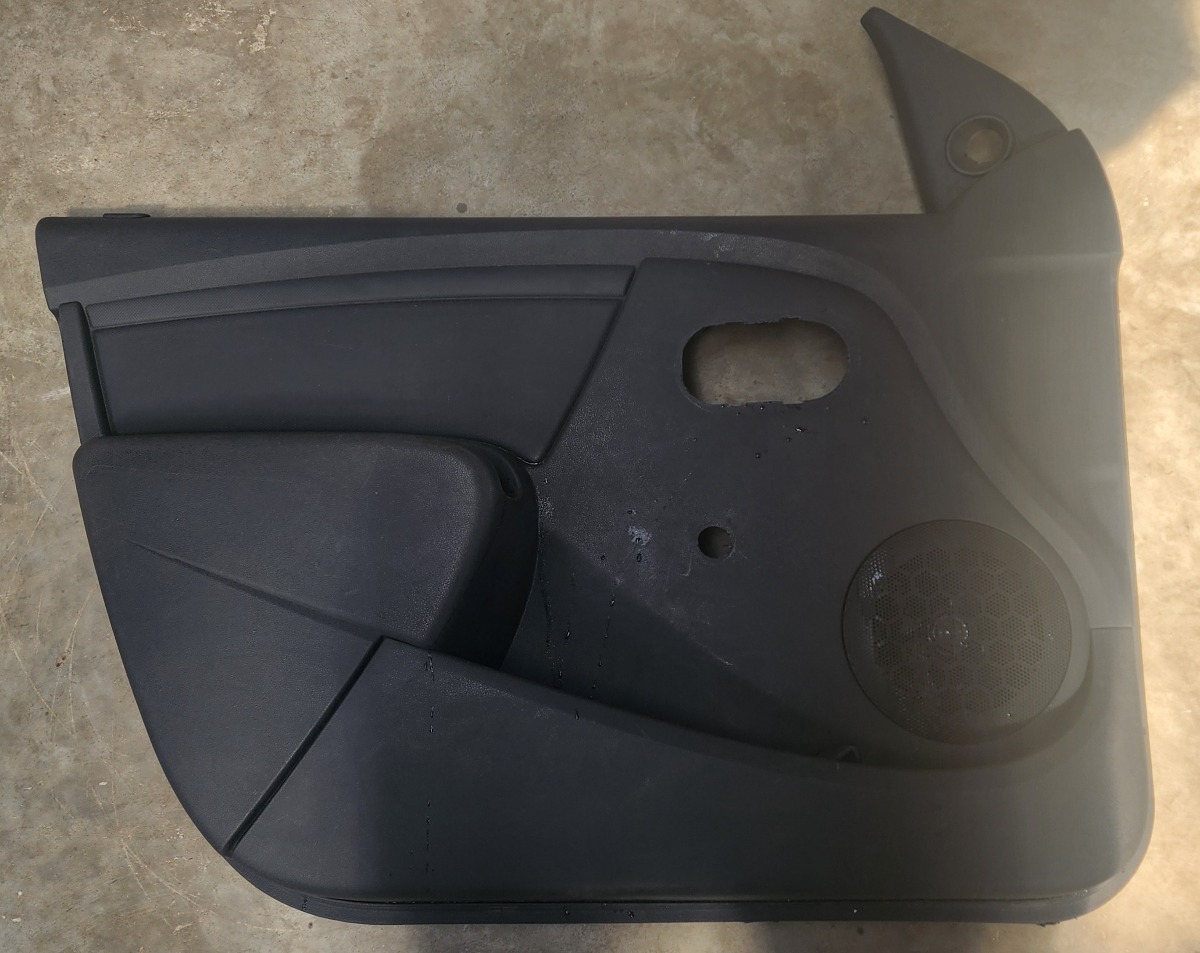 NP200 LEFT FRONT DOOR PANEL