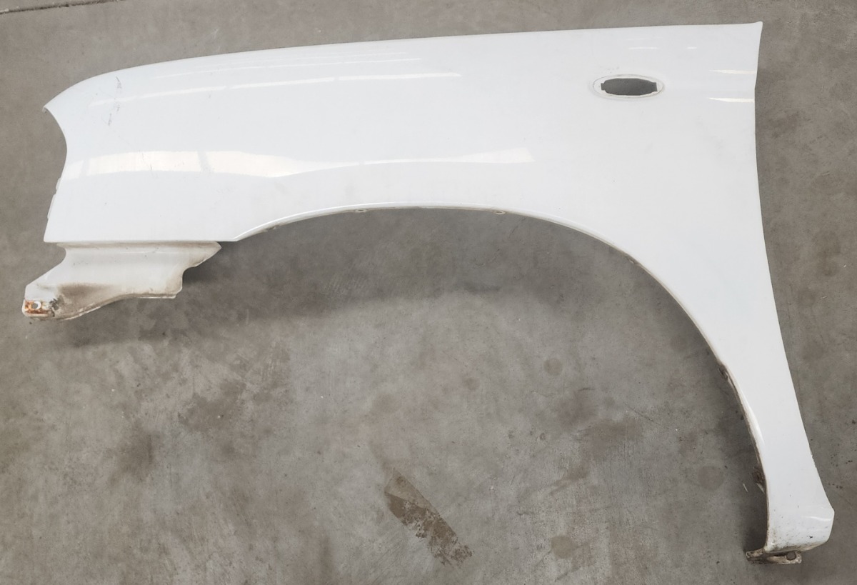 NP300 LEFT FRONT FENDER