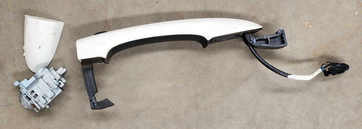 TERRITORY RIGHT FRONT OUTER DOOR HANDLE