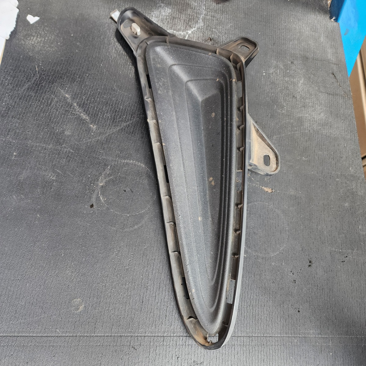 C-HR LEFT FRONT BUMPER GRILL