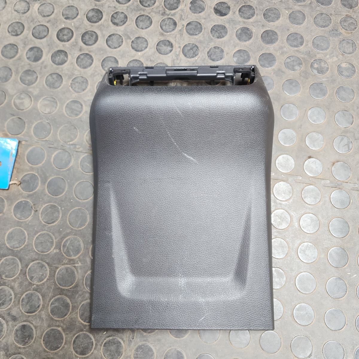TERRITORY REAR CONSOLE TRIM