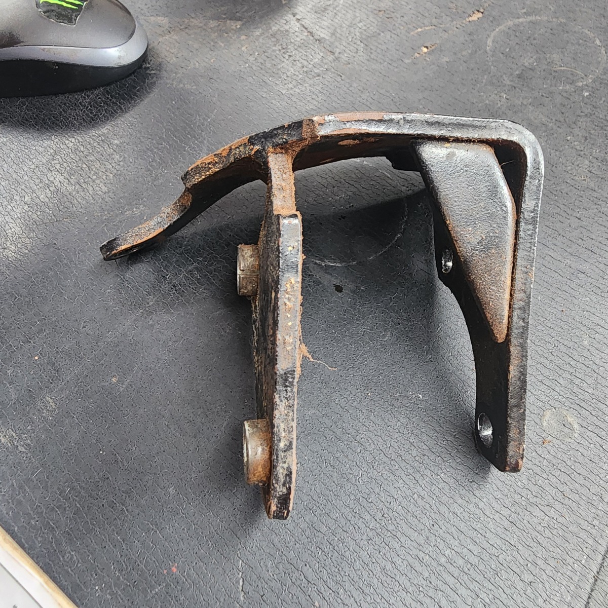 4Y POWER STEERING BRACKET
