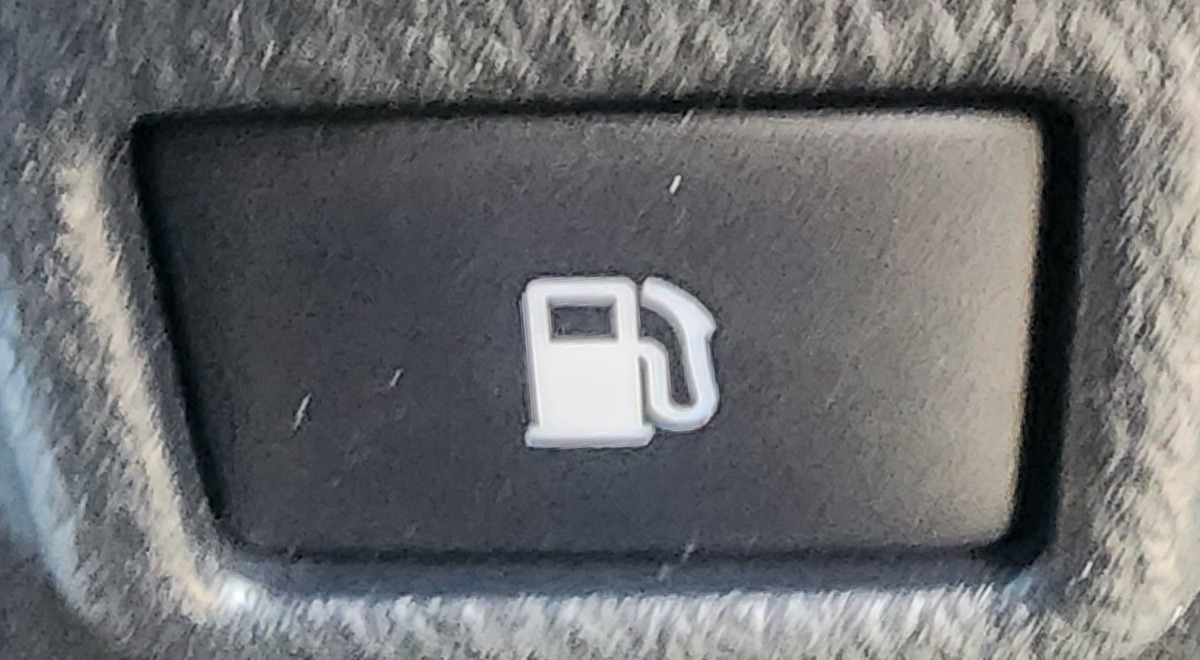CH-R FUEL FLAP SWITCH
