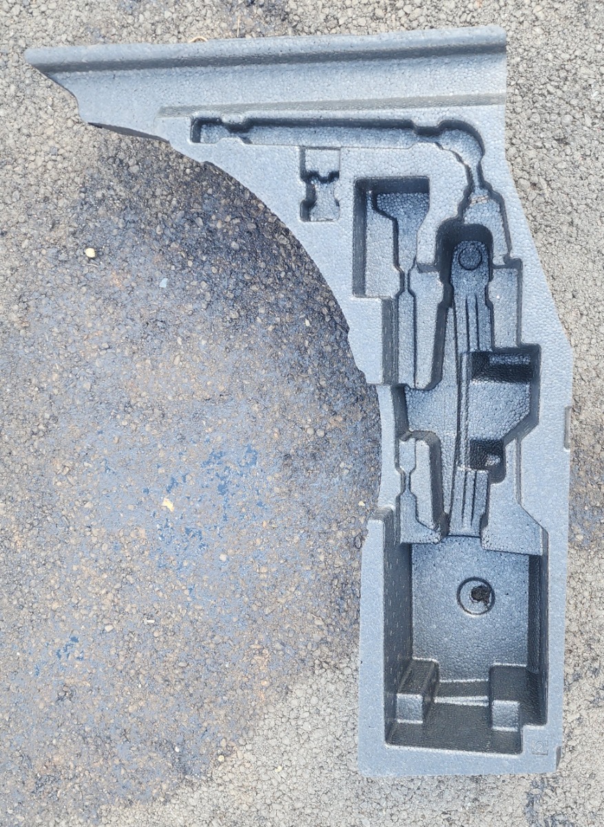 C-HR RIGHT BOOT DECKING