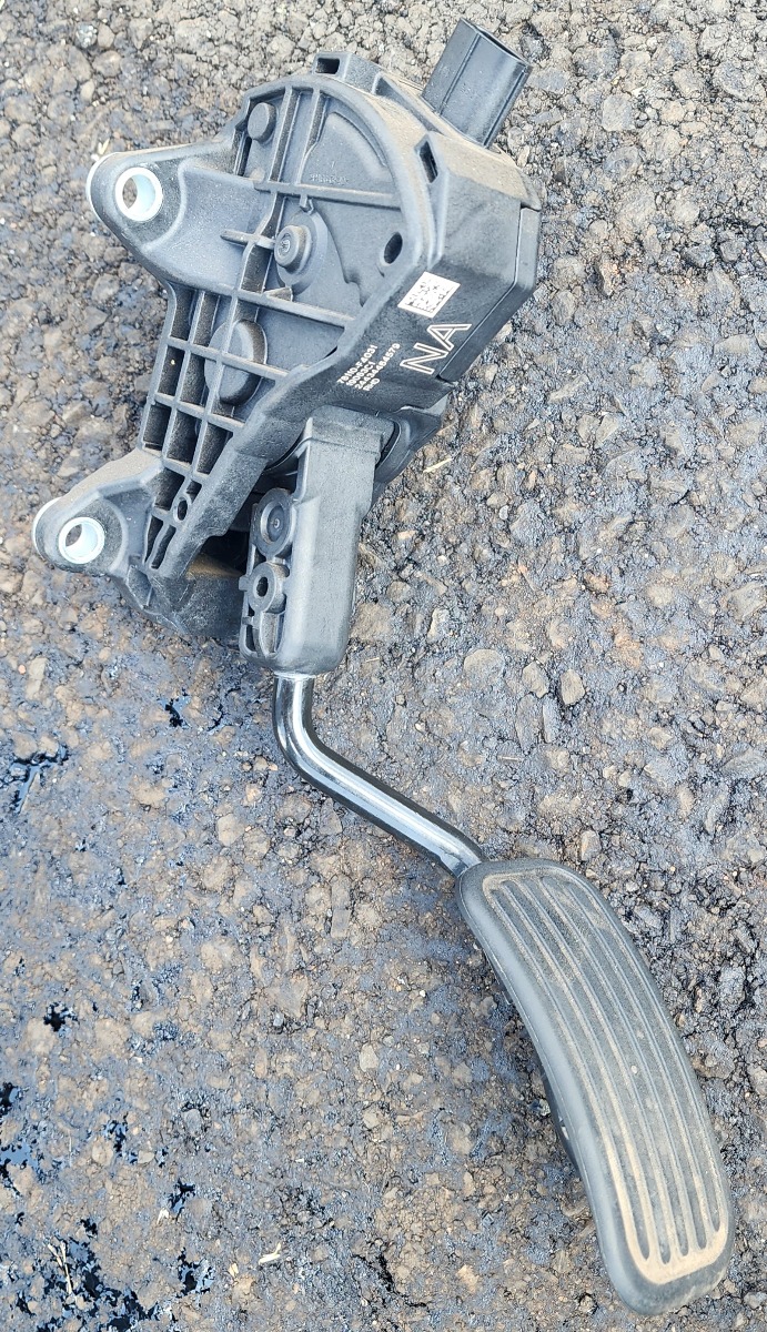 C-HR ACCELERATOR PEDAL