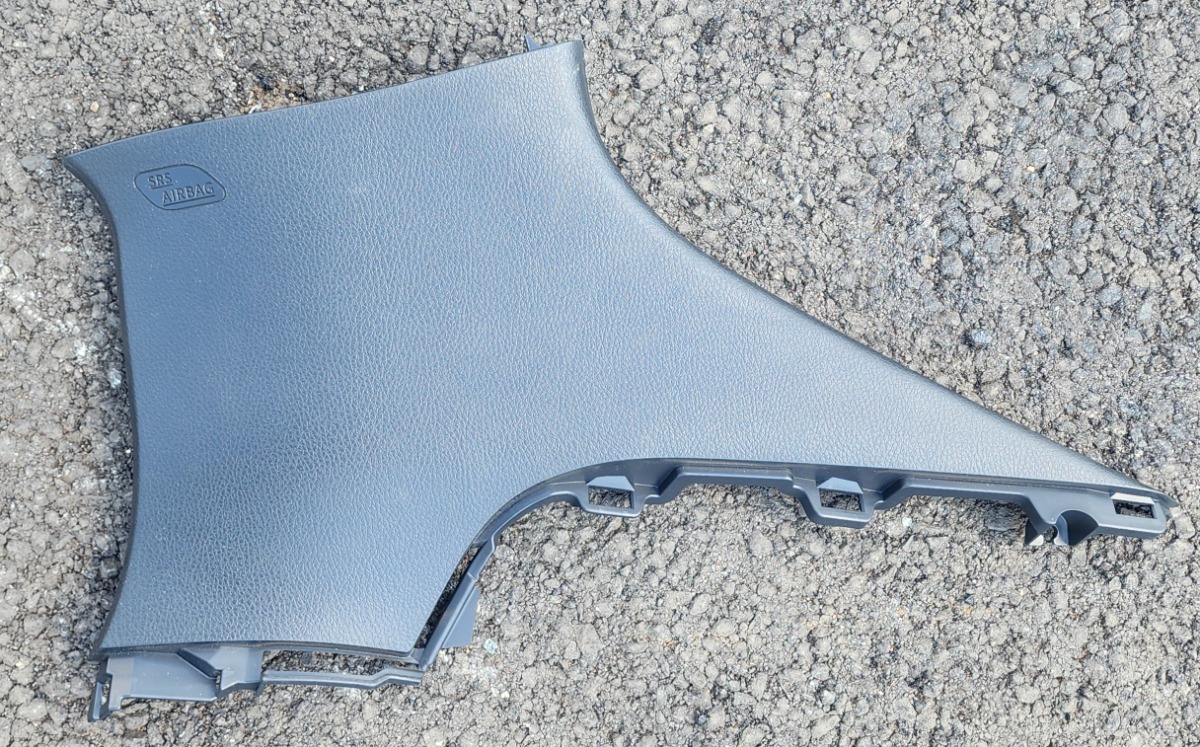 C-HR RIGHT C-PILLAR TRIM