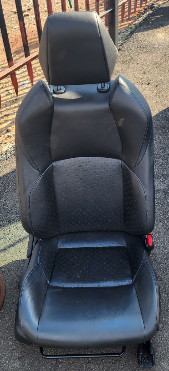 C-HR RIGHT FRONT SEAT