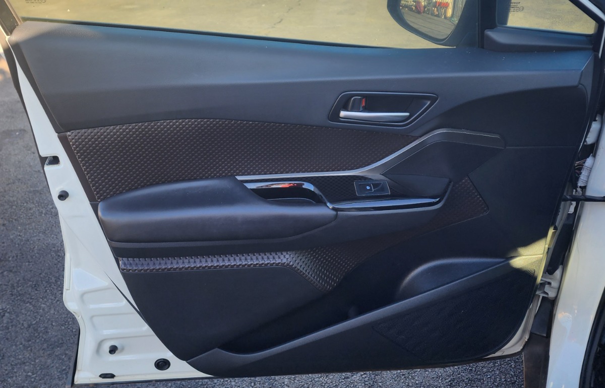 C-HR LEFT FRONT DOOR PANEL
