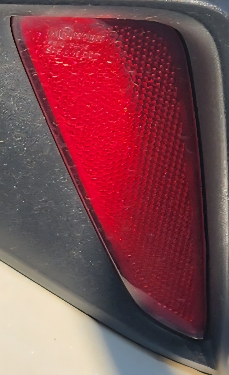 CH-R RIGHT REAR REFLECTOR