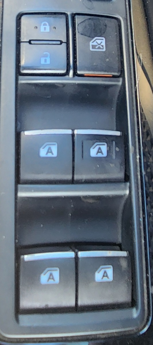 C-HR RIGHT FRONT WINDOW SWITCH