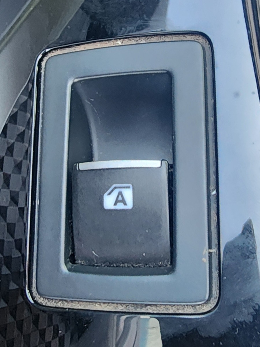 C-HR LEFT FRONT WINDOW SWITCH