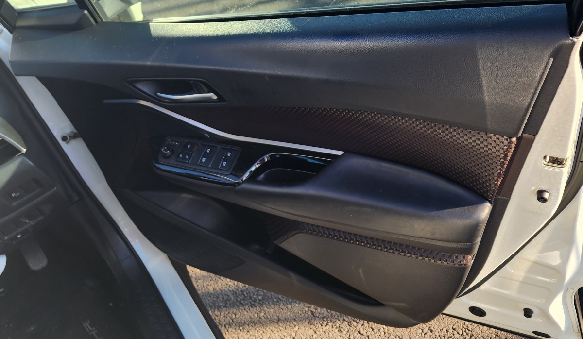 C-HR RIGHT FRONT DOOR PANEL W/O SWITCHES
