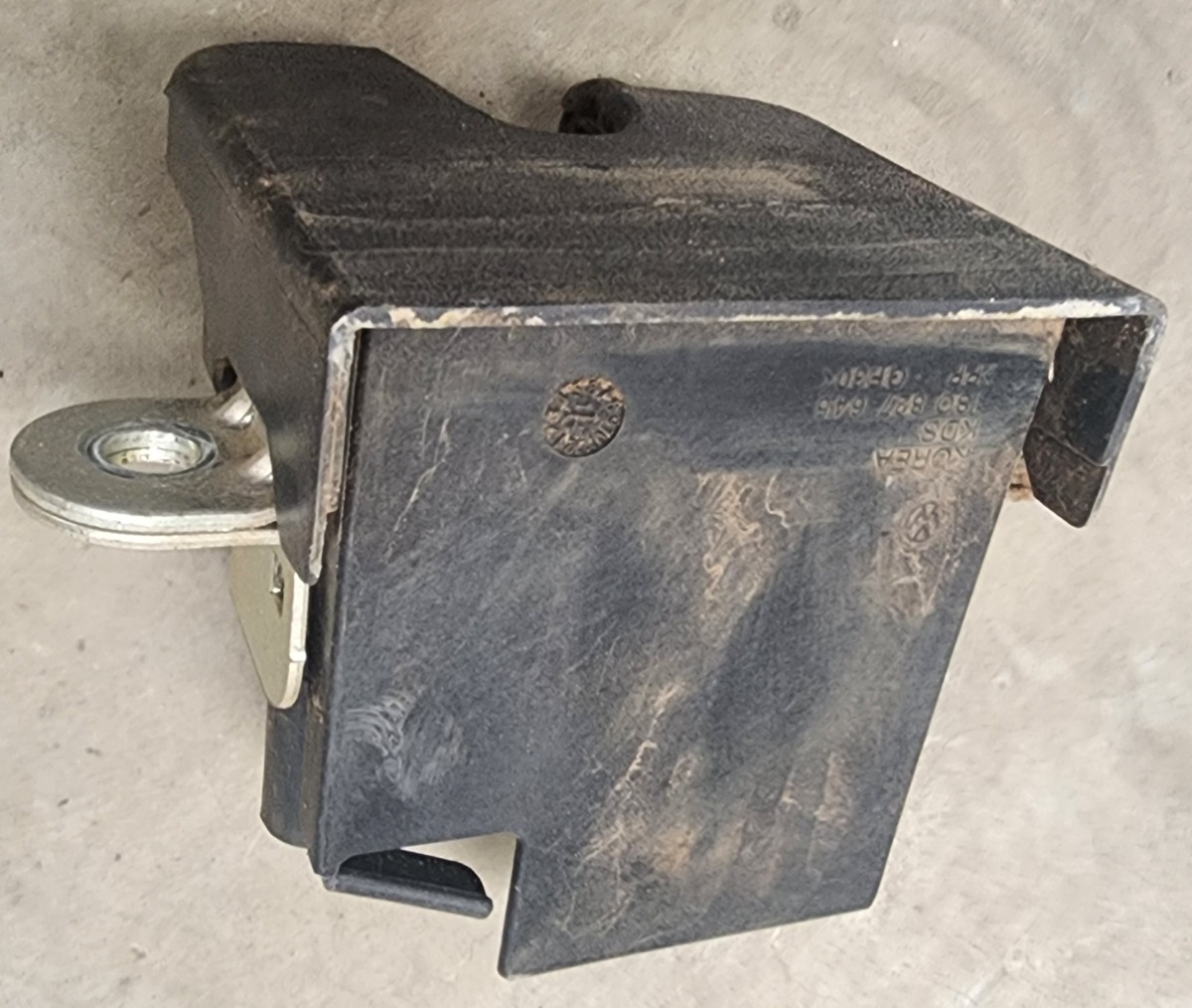POLO VIVO MK2 BOOT LOCK
