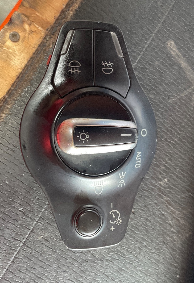 A4 HEADLIGHT SWITCH