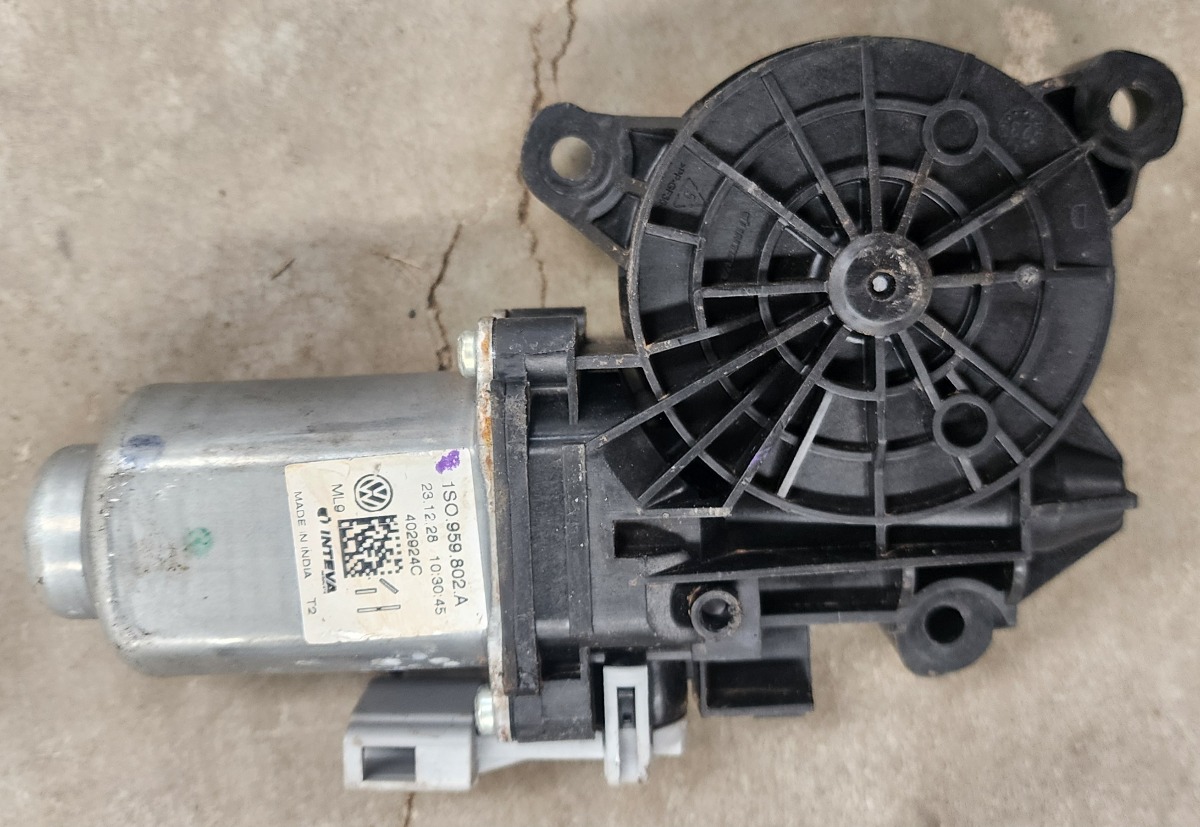 POLO VIVO MK2 RIGHT FRONT WINDOW MECH